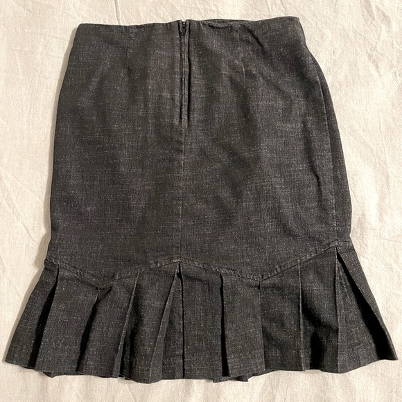 B Wear Womens Skirt Size 5 Black Denim Stretch Pleated Hem Modern Flare A Line - Picture 2 of 2